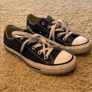 Navy blue converse